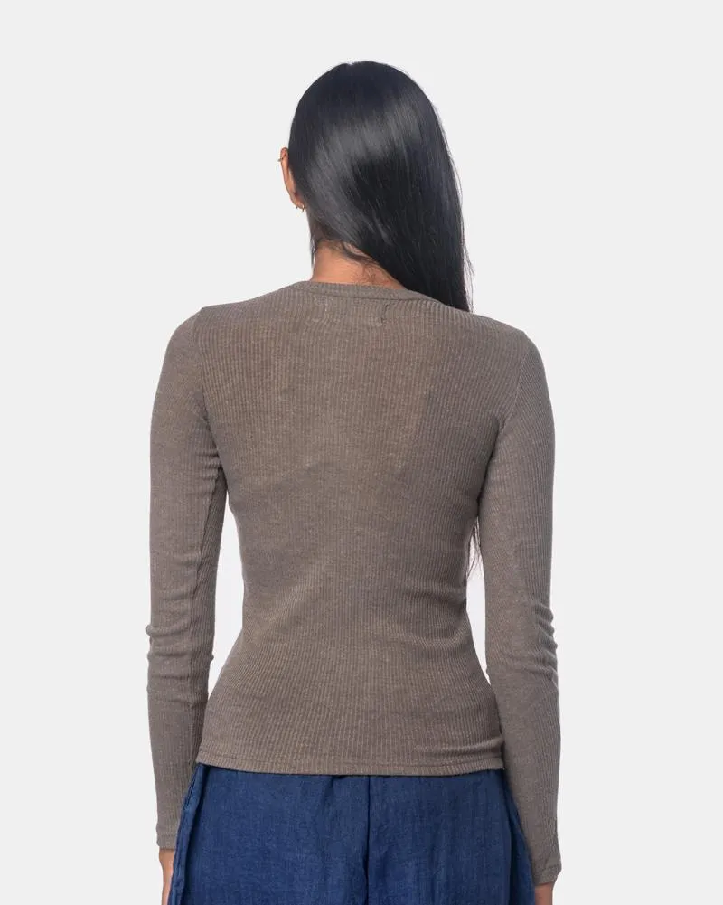 Long Sleeve Powder U-Neck Tee in Tobacco